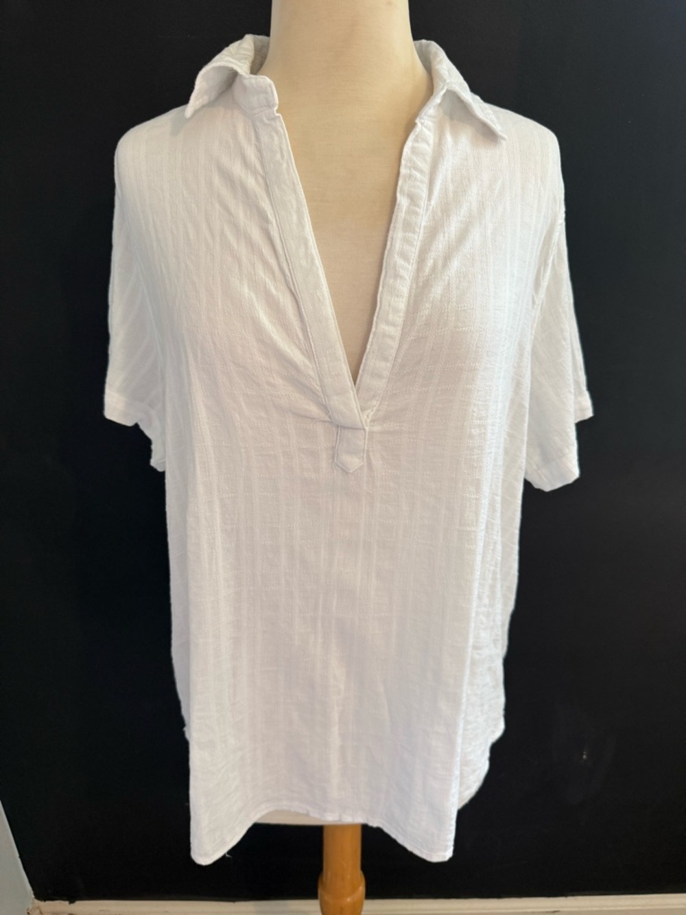 Relaxed V-Neck Cotton Too with Collar  - White